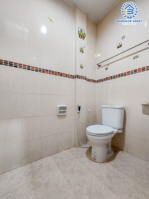 *****ทาวน์เฮ้าส์มือสองนนทบุรี หมู่บ้าน เหนือฟ้าโฟร์ บ้านกล้วย-ไทรน้อย เนื้อที่ 17 ตร.ว. ฟังก์ชัน 2 ห้องนอน 2 ห้องน้ำ 1 ที่จอดรถ พร้อมของแถมฟรี! 2 เครื่องปรับอากาศ บนทำเลเดินทางสะดวก ใกล้เซ็นทรัลเวสท์เกต และรถไฟฟ้าสายสีม่วง "สถานีคลองบางไผ่" ราคาสุดคุ้ม!